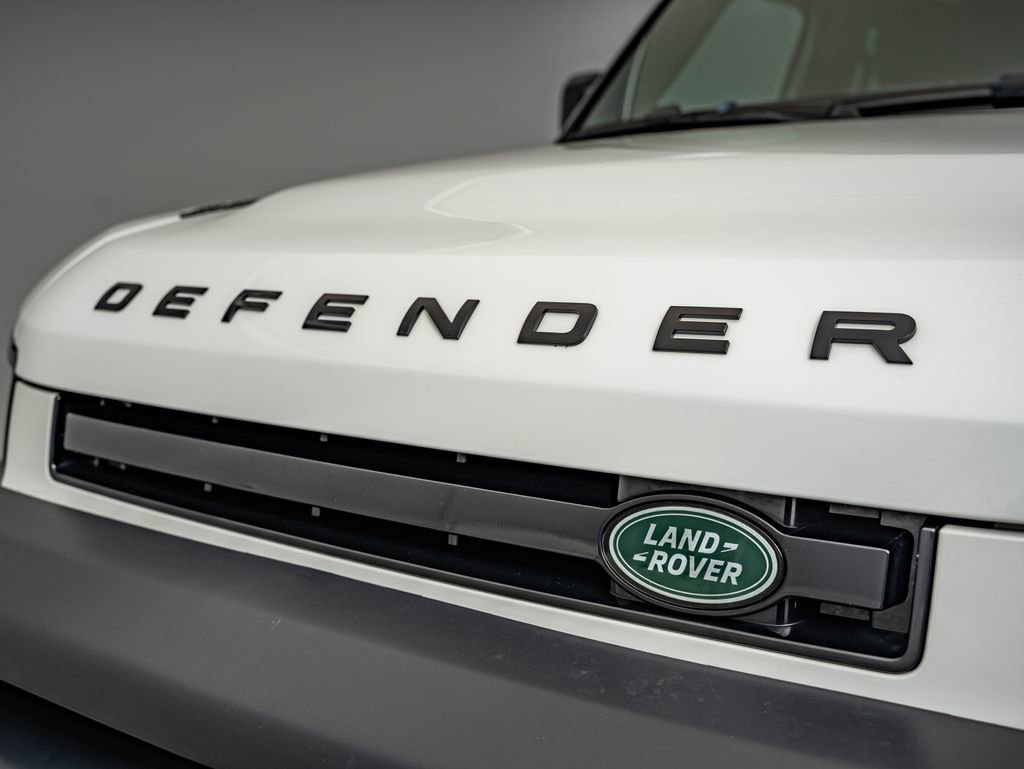 Used 2023 Land Rover Defender 90 X-Dynamic SE AWD/4WD image 12