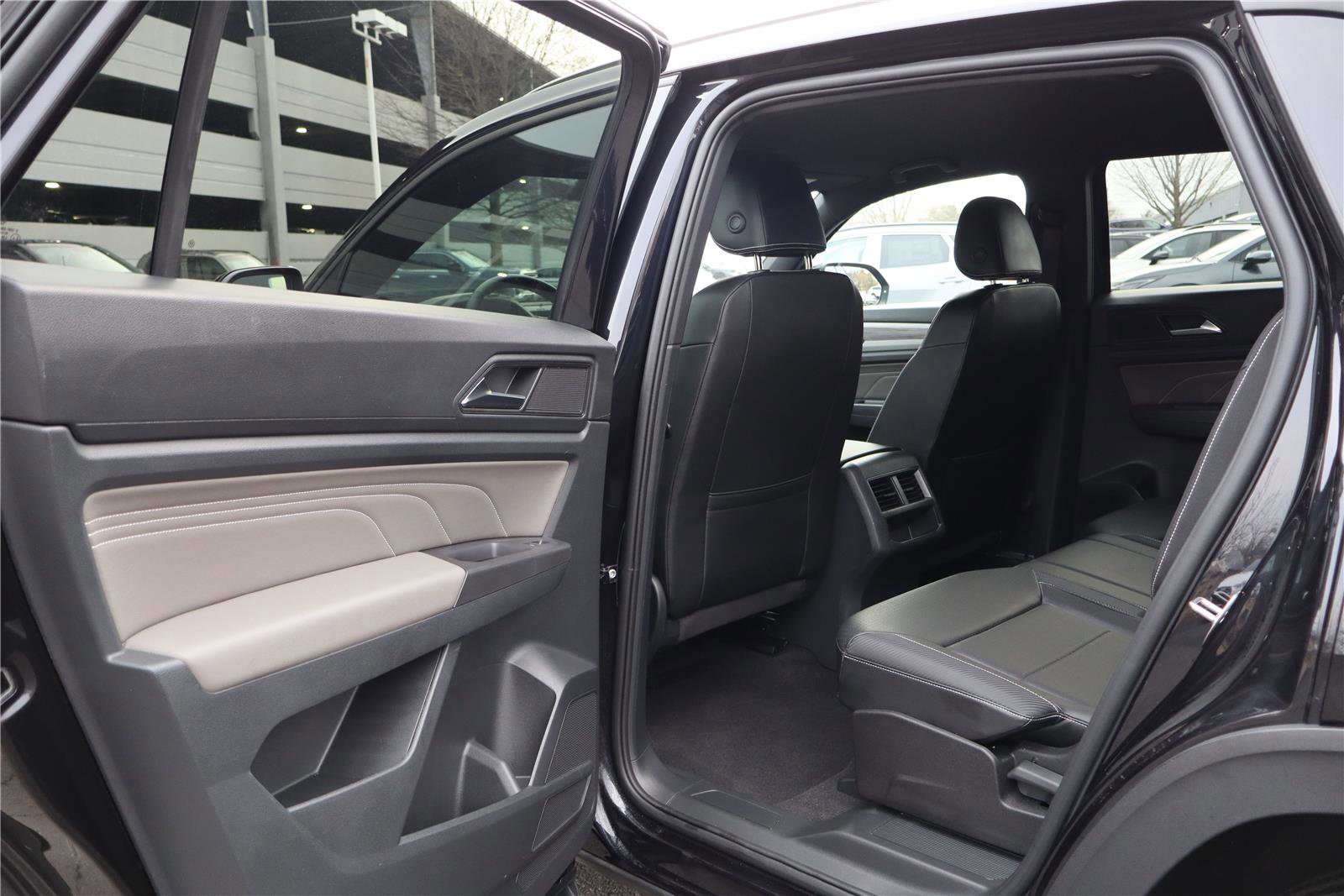 Certified 2023 Volkswagen Atlas Cross Sport SE w/ Black Wheel Package image 23