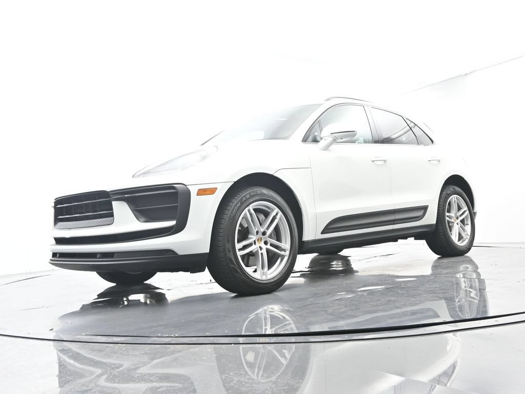Certified 2022 Porsche Macan AWD/4WD image 44