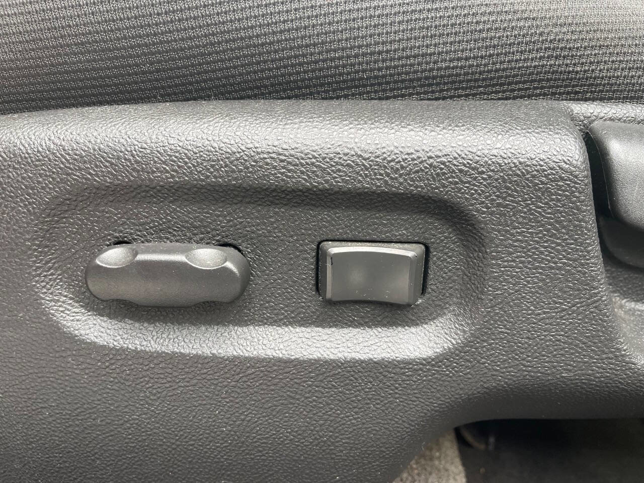 Used 2011 Chevrolet HHR LT image 23