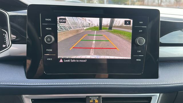 Used 2025 Volkswagen Taos SEL image 12