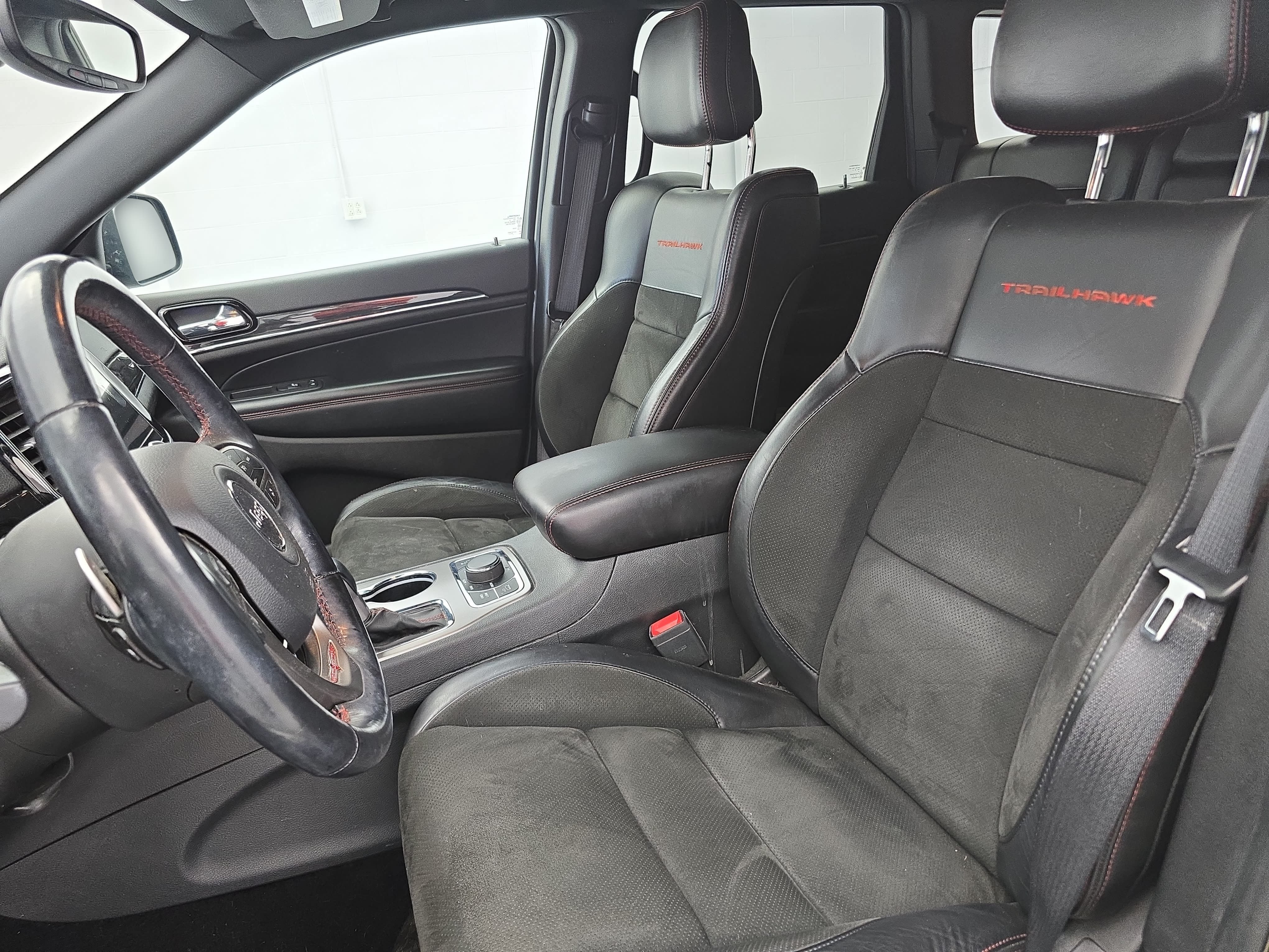 Used 2020 Jeep Grand Cherokee Trailhawk w/ Premium Lighting Group AWD/4WD image 15