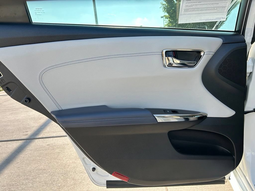 Used 2014 Toyota Avalon Limited FWD image 24