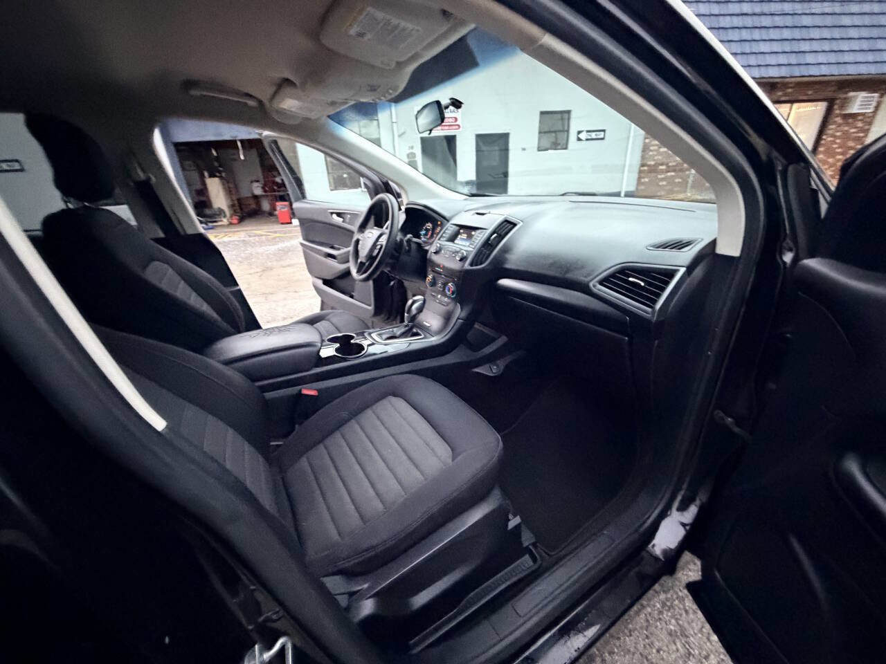 Used 2018 Ford Edge SE image 18