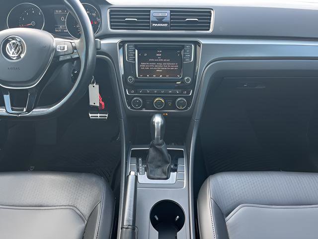 Used 2018 Volkswagen Passat 2.0T R-Line FWD image 22