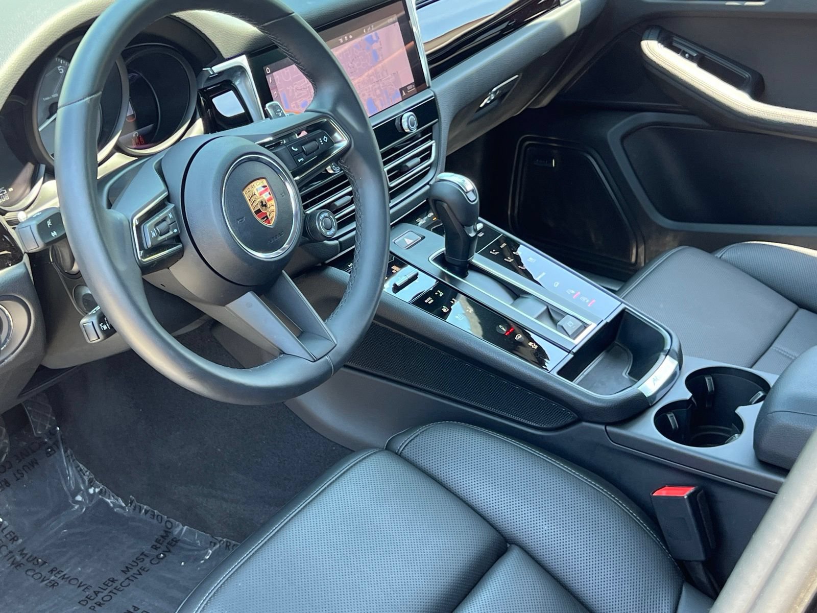 Certified 2025 Porsche Macan S AWD/4WD image 4