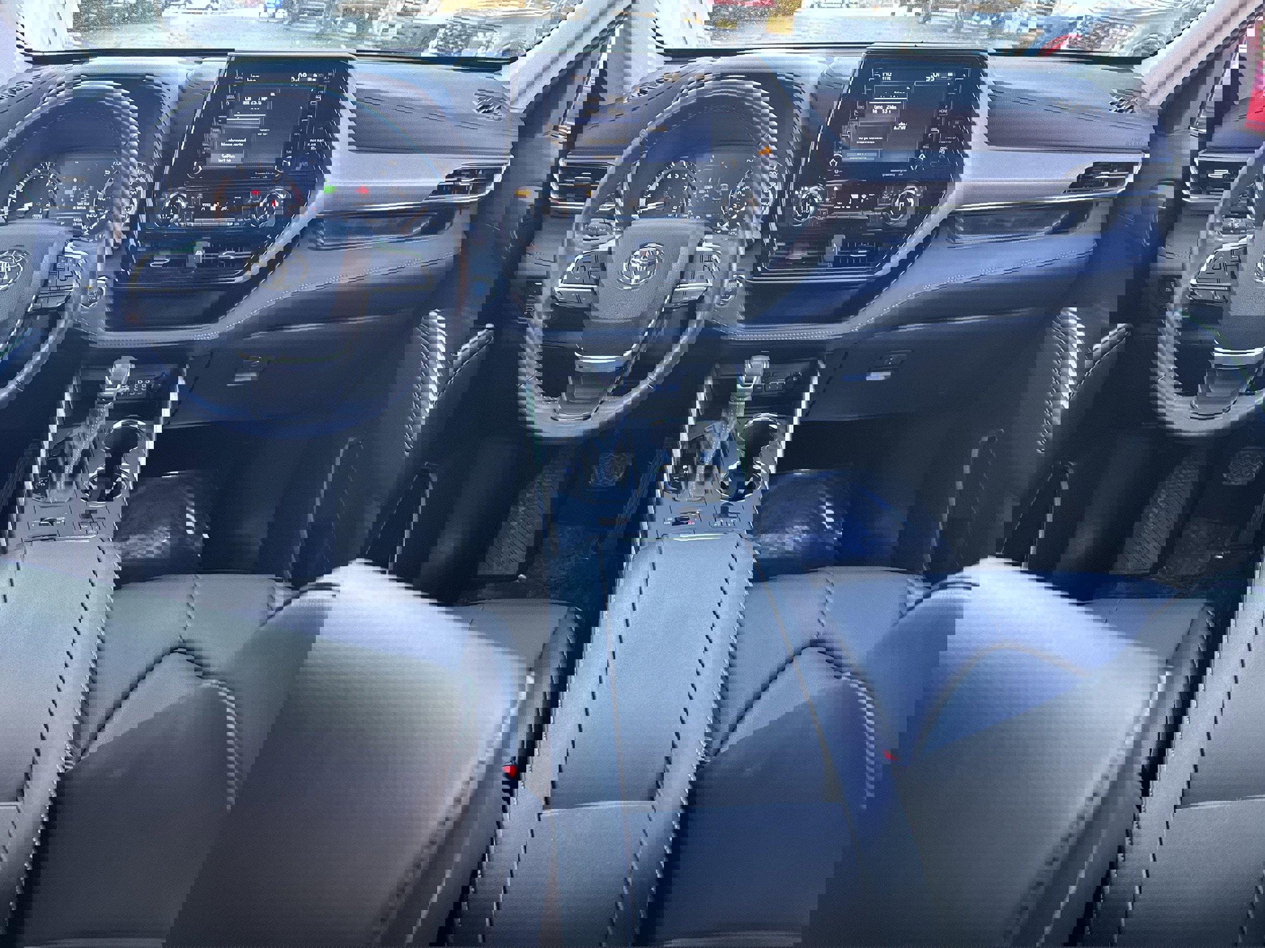 Used 2022 Toyota Highlander XLE image 19