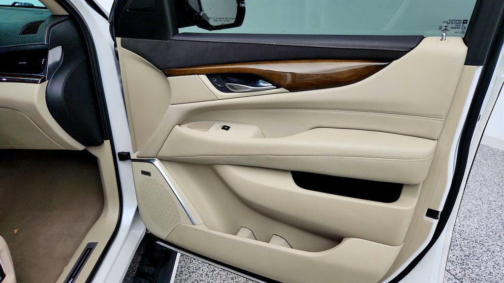 Used 2019 Cadillac Escalade Premium Luxury AWD/4WD image 27