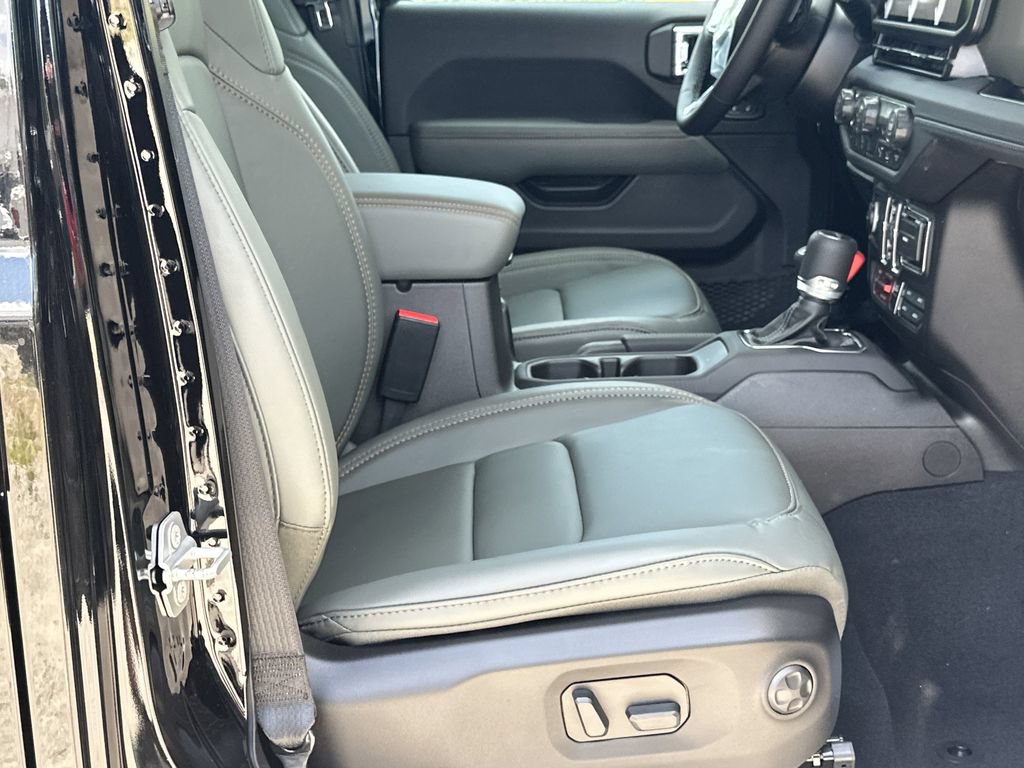 New 2026 Jeep Gladiator Mojave AWD/4WD image 13