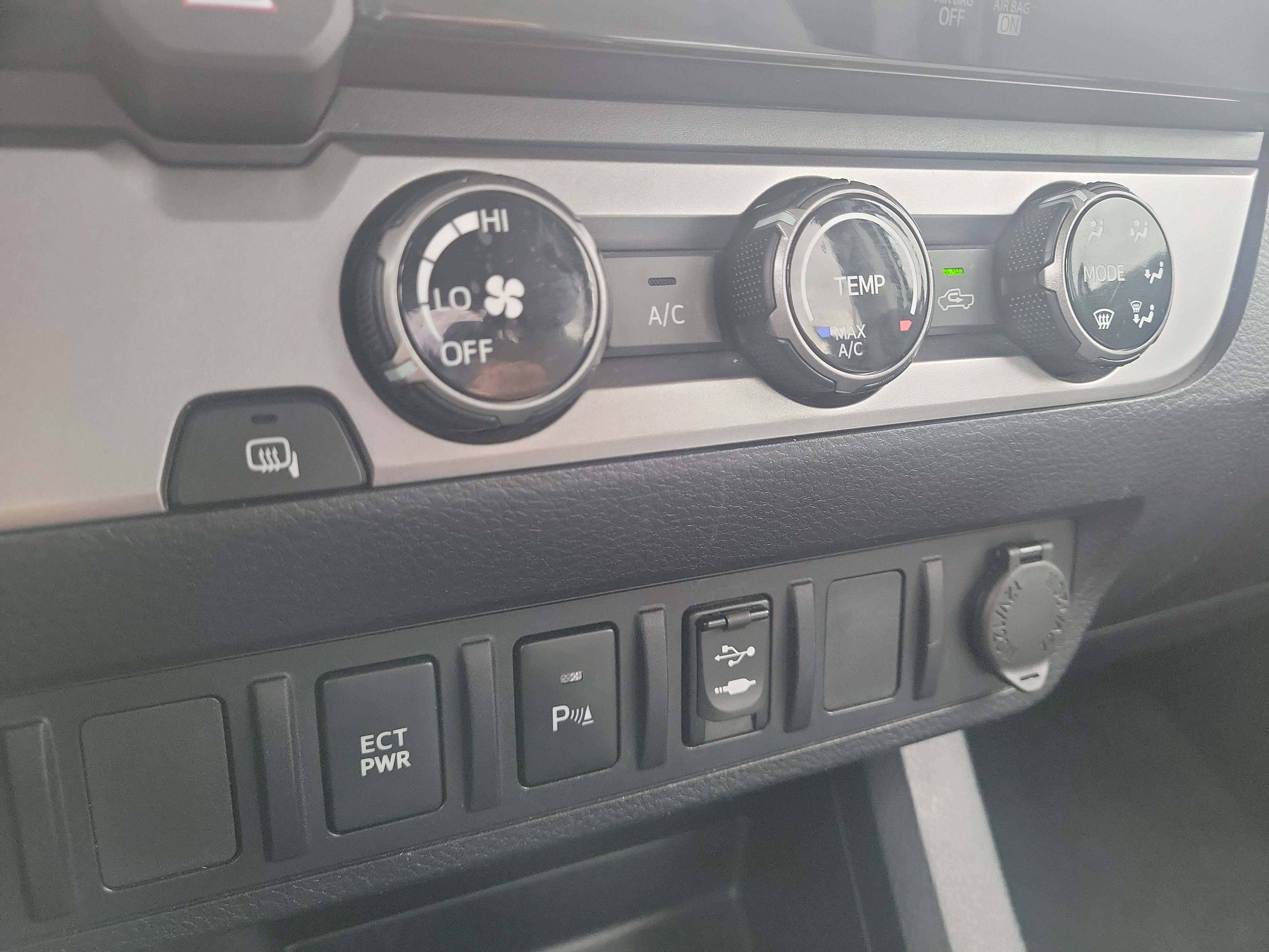 Used 2017 Toyota Tacoma SR5 w/ Tow Package image 27