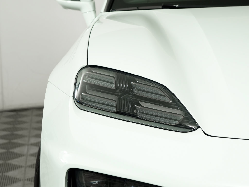 Certified 2026 Porsche Macan 4 Electric AWD/4WD image 11