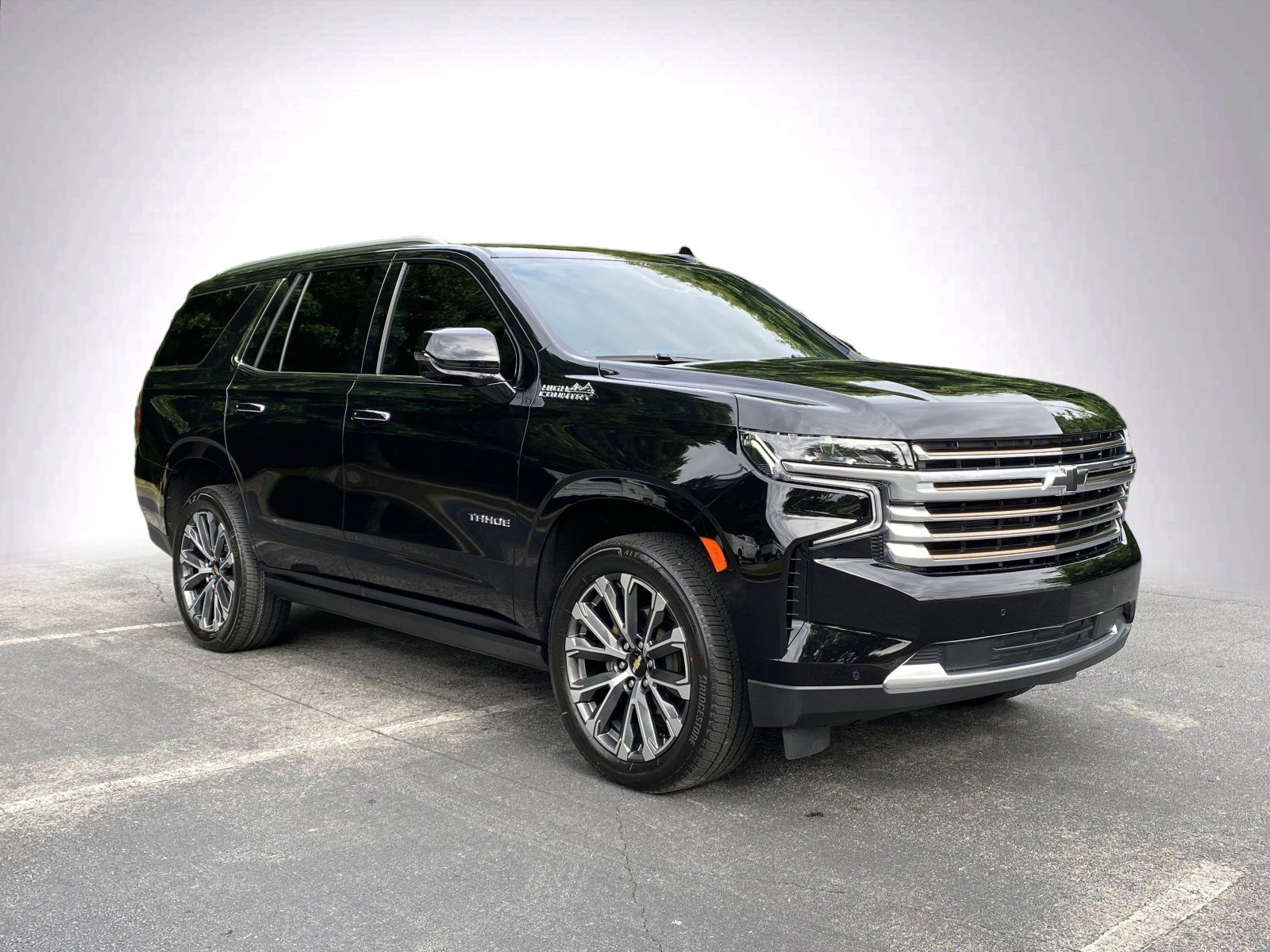 Used 2024 Chevrolet Tahoe High Country AWD/4WD image 2