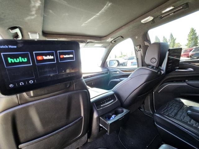 Used 2023 Cadillac Escalade Sport Platinum w/ LPO, ONYX Package AWD/4WD image 4