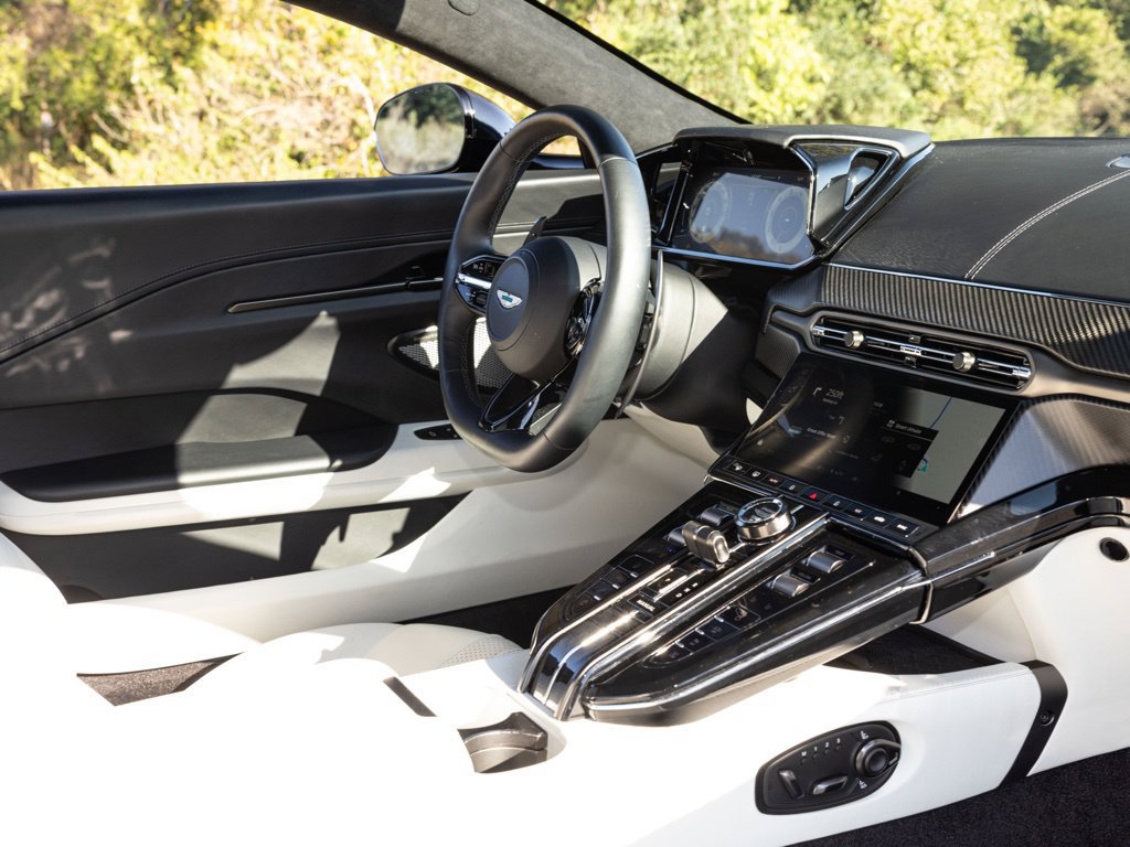 Used 2025 Aston Martin V8 Vantage Coupe RWD image 52