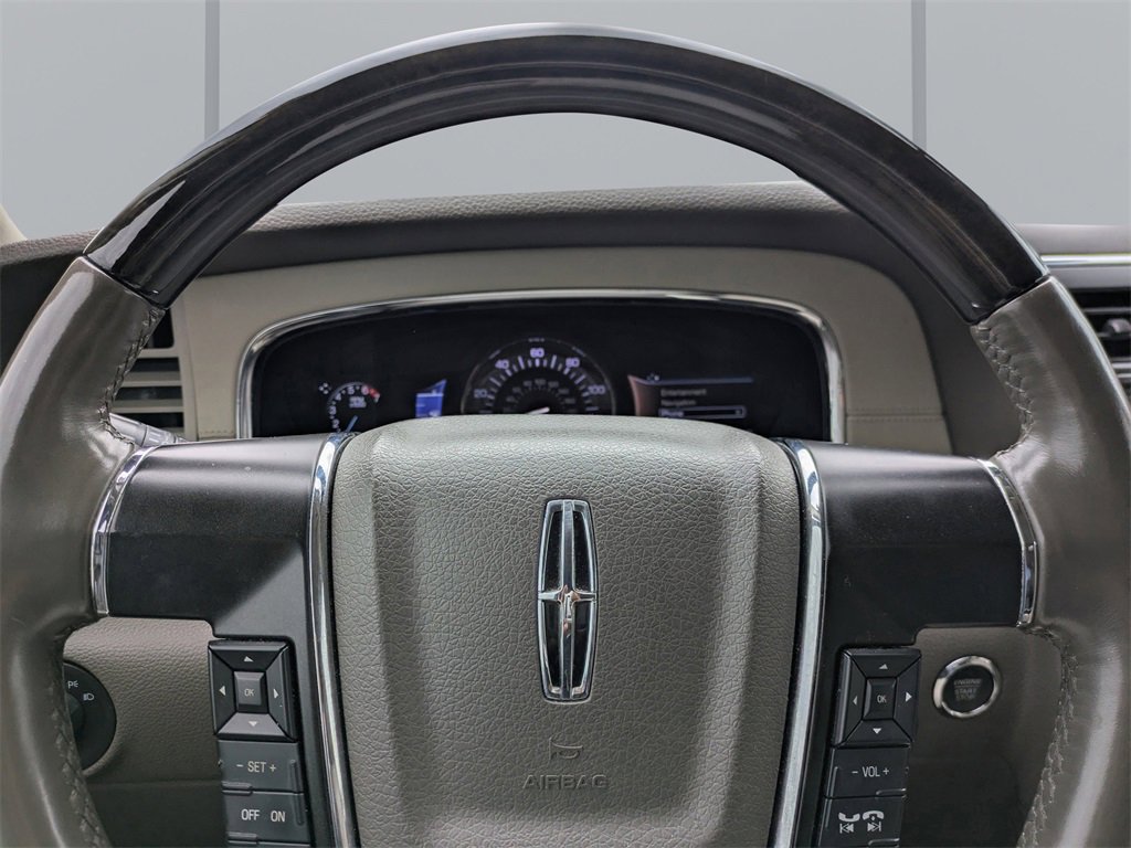 Used 2015 Lincoln Navigator L 4WD image 31