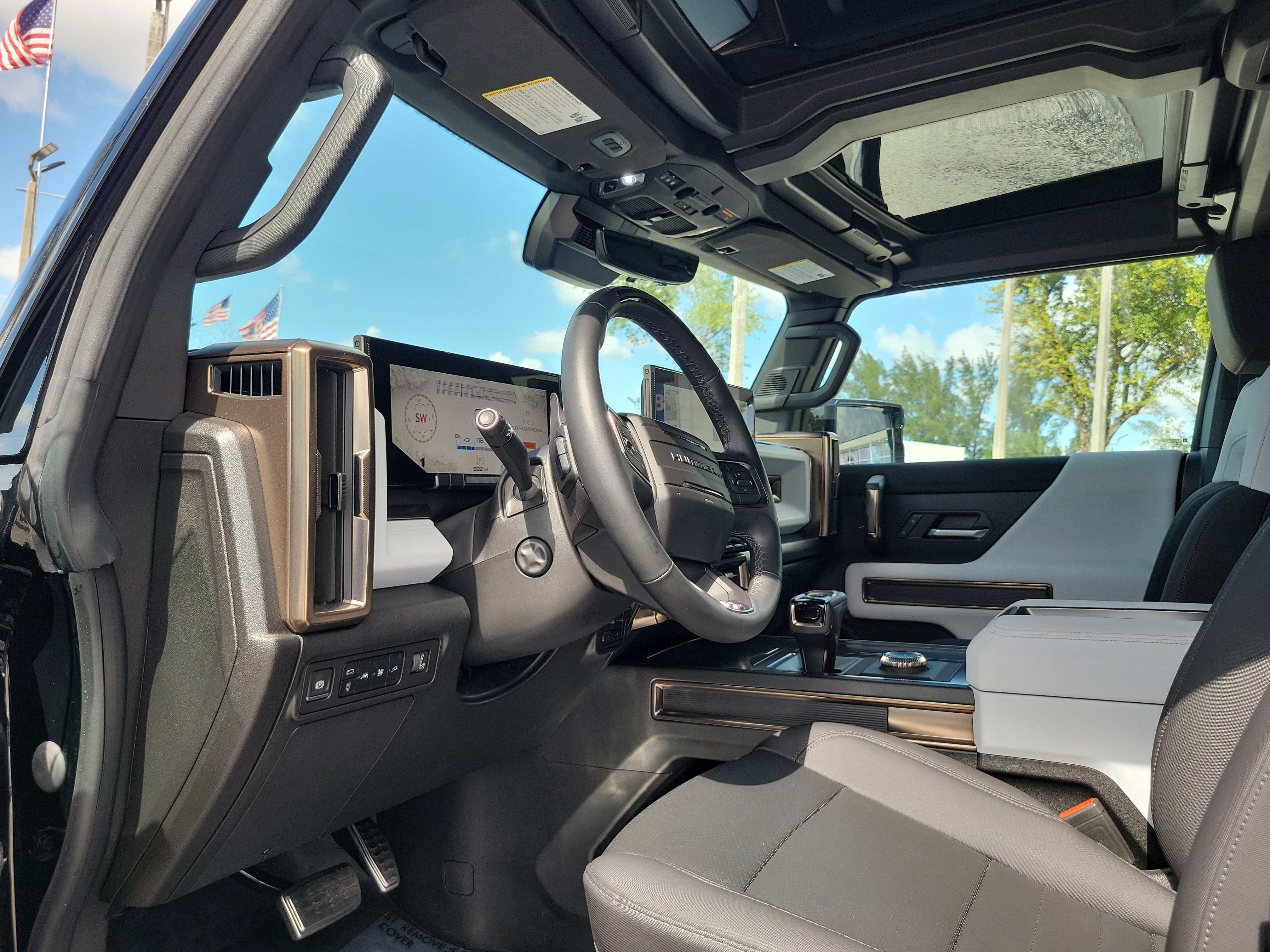 Used 2024 GMC Hummer EV 3X w/ LPO, Sport Package AWD/4WD image 9