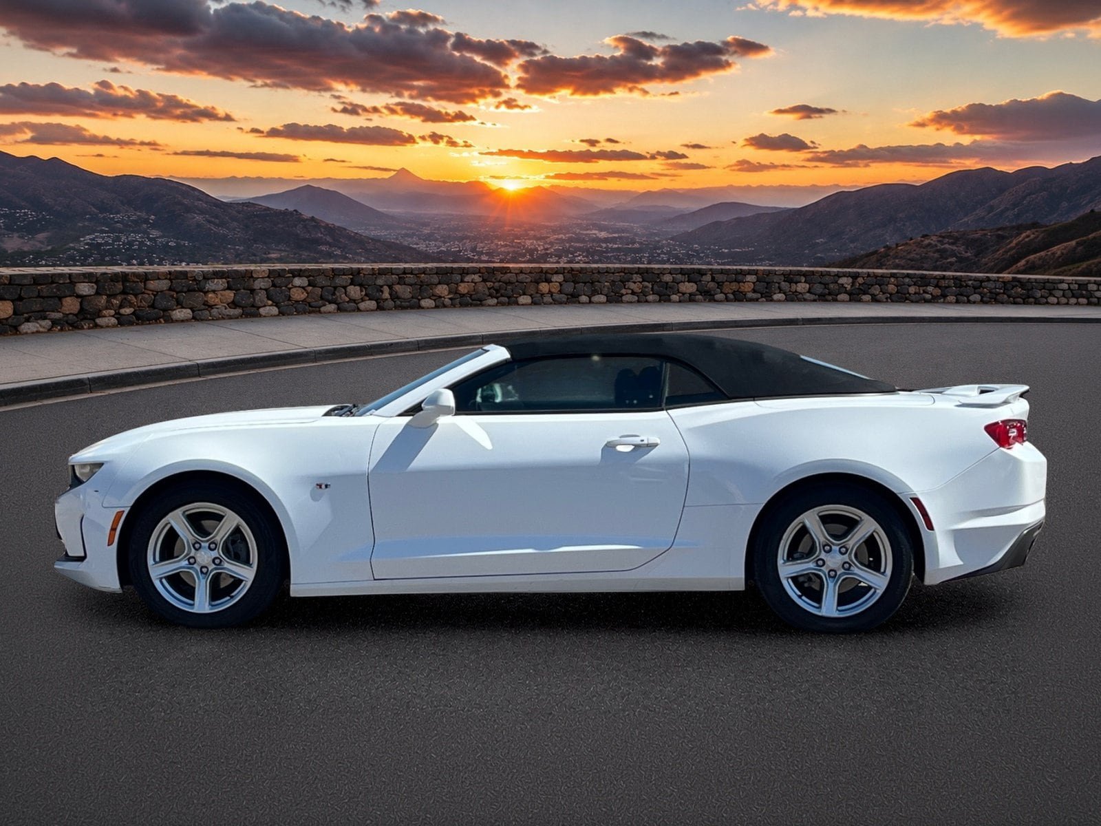 Used 2023 Chevrolet Camaro LT RWD image 3