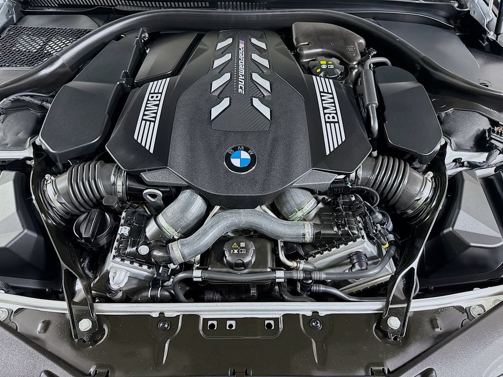 Used 2024 BMW M850i xDrive Coupe AWD/4WD image 32