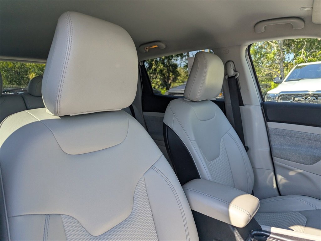 Used 2022 Jeep Compass Latitude image 11