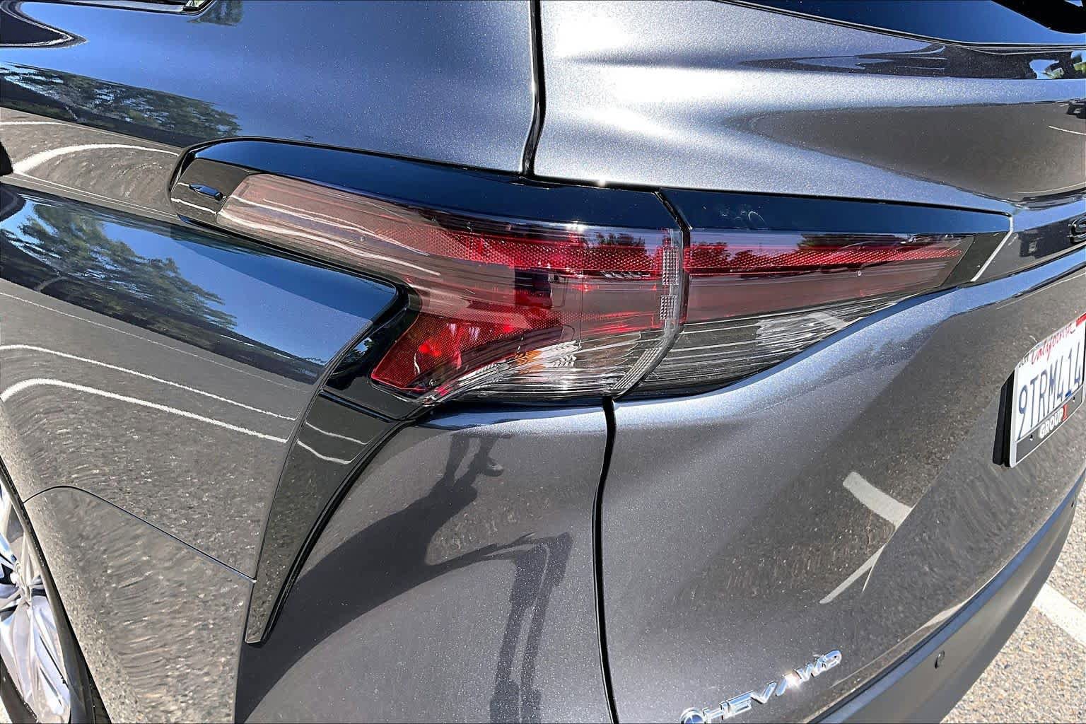 Used 2025 Toyota Sienna XLE w/ XLE Plus Package image 28