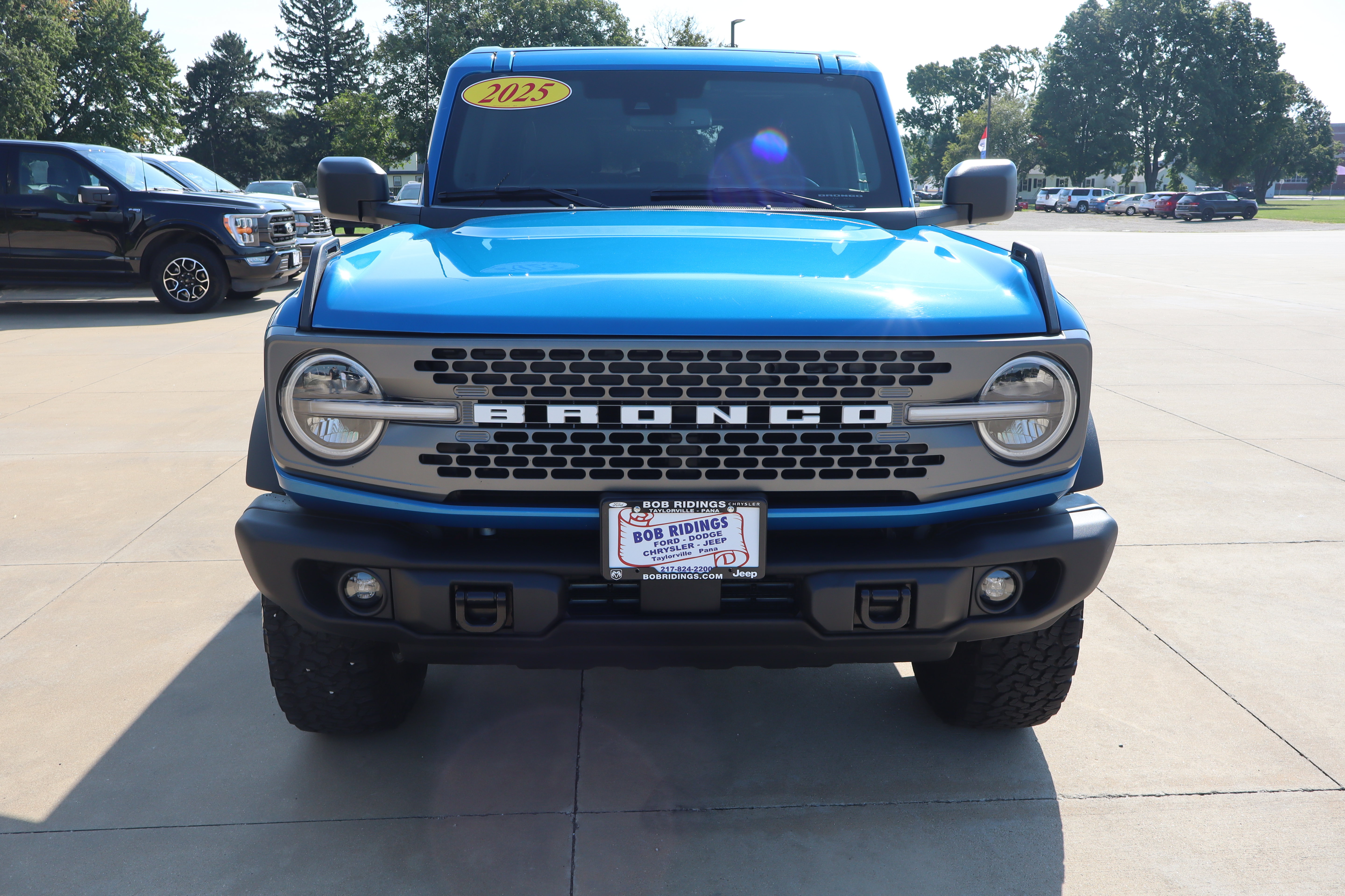 Used 2025 Ford Bronco Badlands AWD/4WD image 2