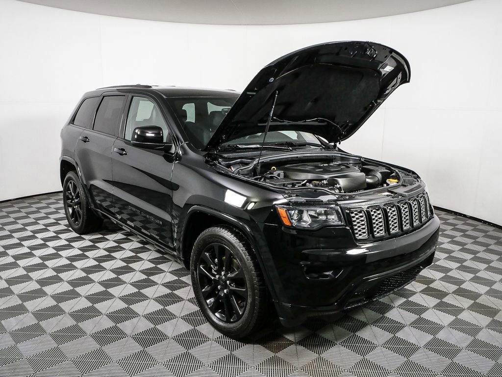 Used 2018 Jeep Grand Cherokee Altitude RWD image 34