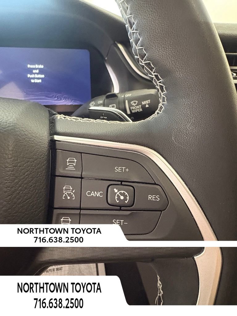Used 2023 Jeep Grand Cherokee Altitude AWD/4WD image 3