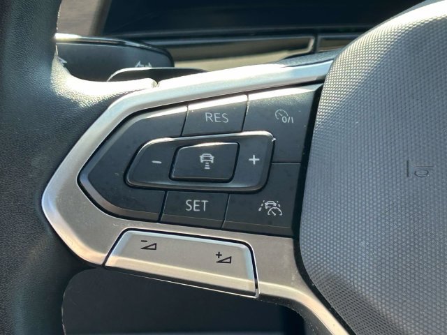 Used 2025 Volkswagen Atlas SE FWD image 19
