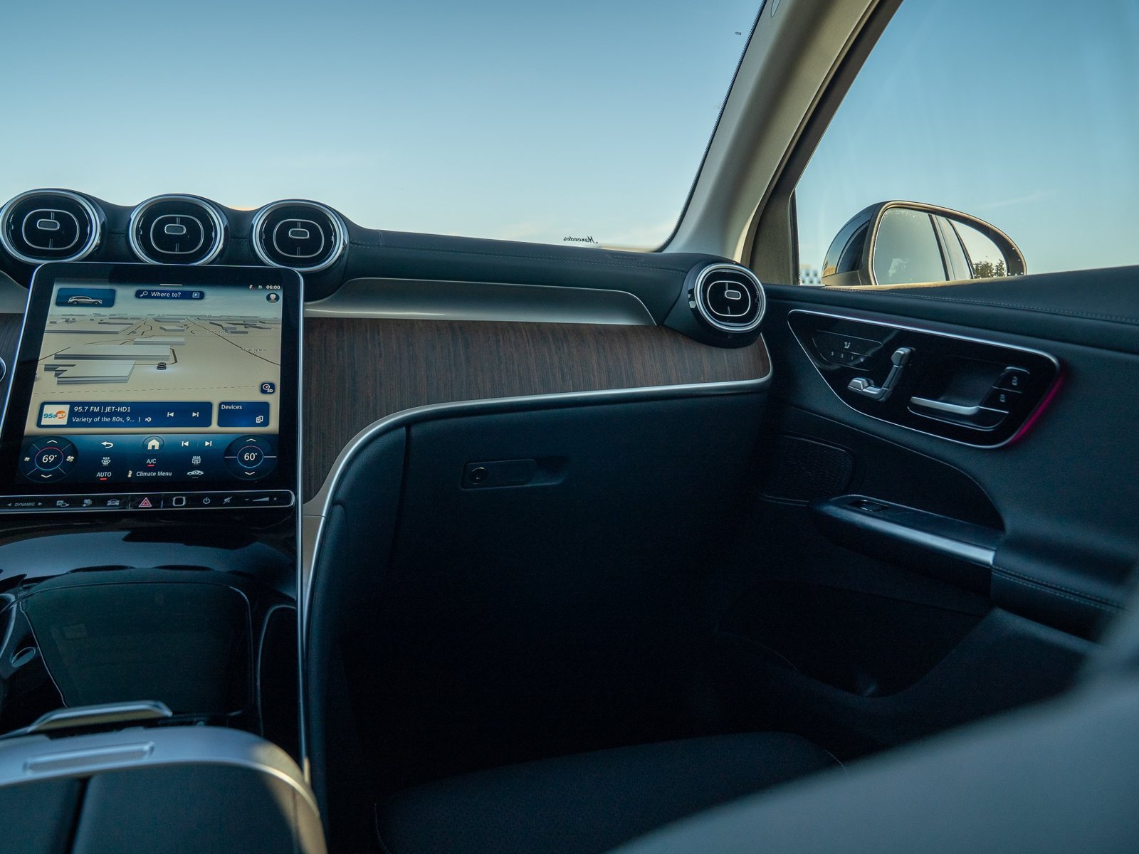 Certified 2025 Mercedes-Benz GLC 350e 4MATIC image 19