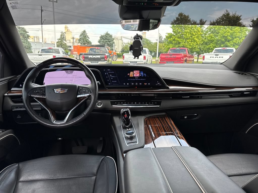 Used 2023 Cadillac Escalade Premium Luxury w/ LPO, Radiant Package AWD/4WD image 15
