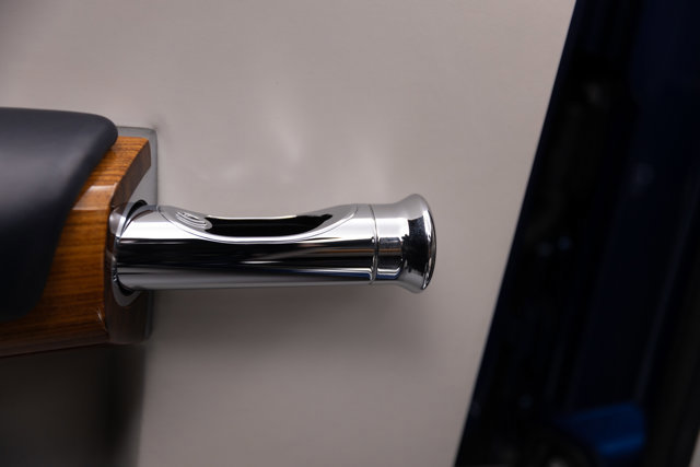 Used 2010 Rolls-Royce Phantom Drophead Coupe image 54