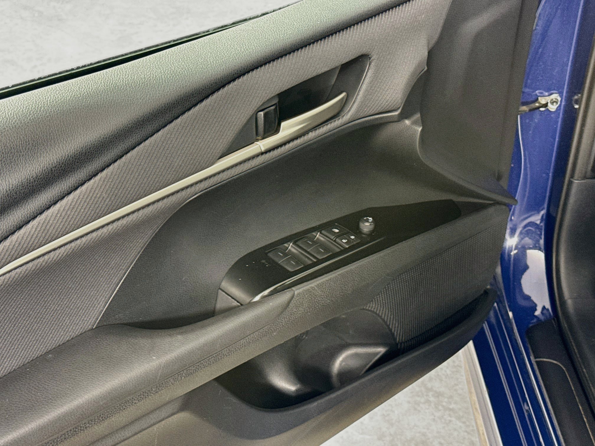 Used 2025 Toyota Camry SE FWD image 18