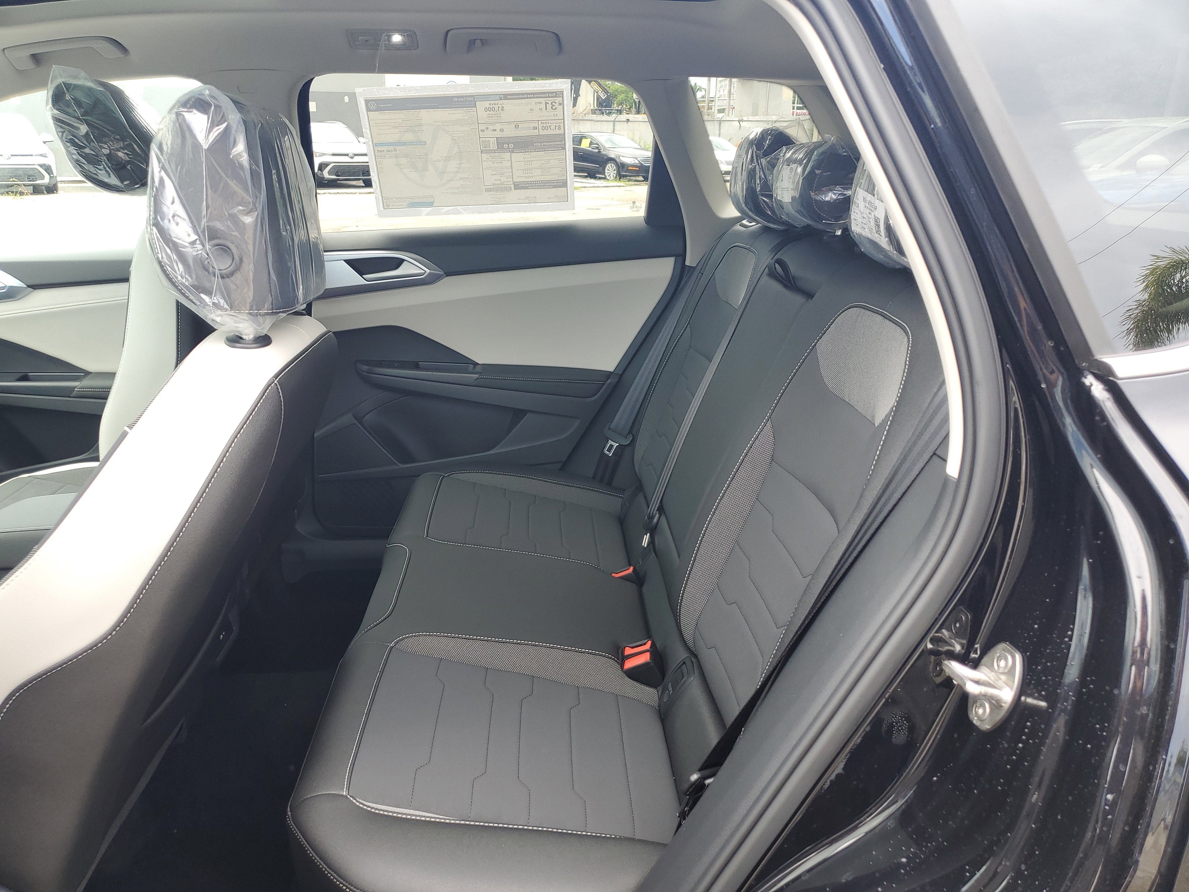 New 2025 Volkswagen Taos SE image 7