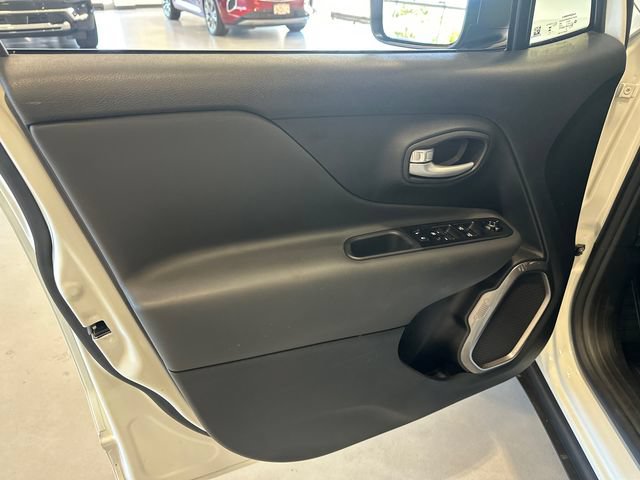 Used 2023 Jeep Renegade Latitude w/ Premium Group AWD/4WD image 23