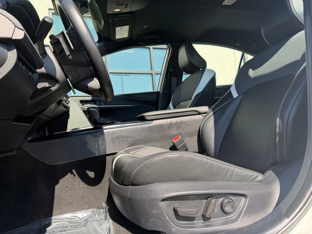 Used 2025 Toyota Camry SE image 11