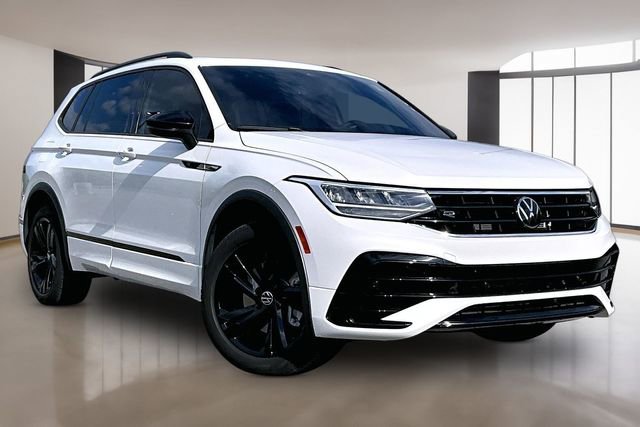 Used 2024 Volkswagen Tiguan SE R-Line AWD/4WD image 3