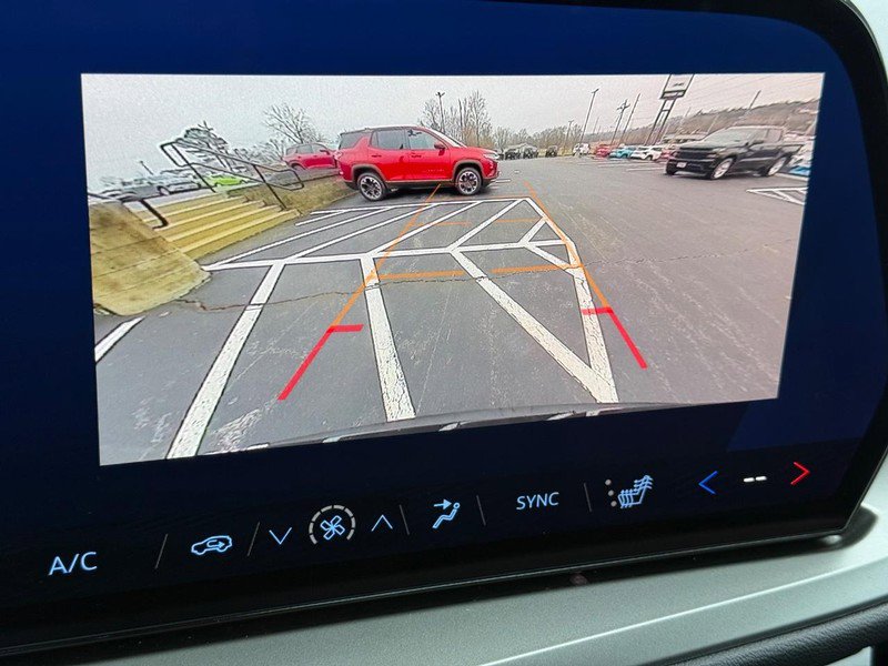 Used 2025 Chevrolet Traverse LT image 18