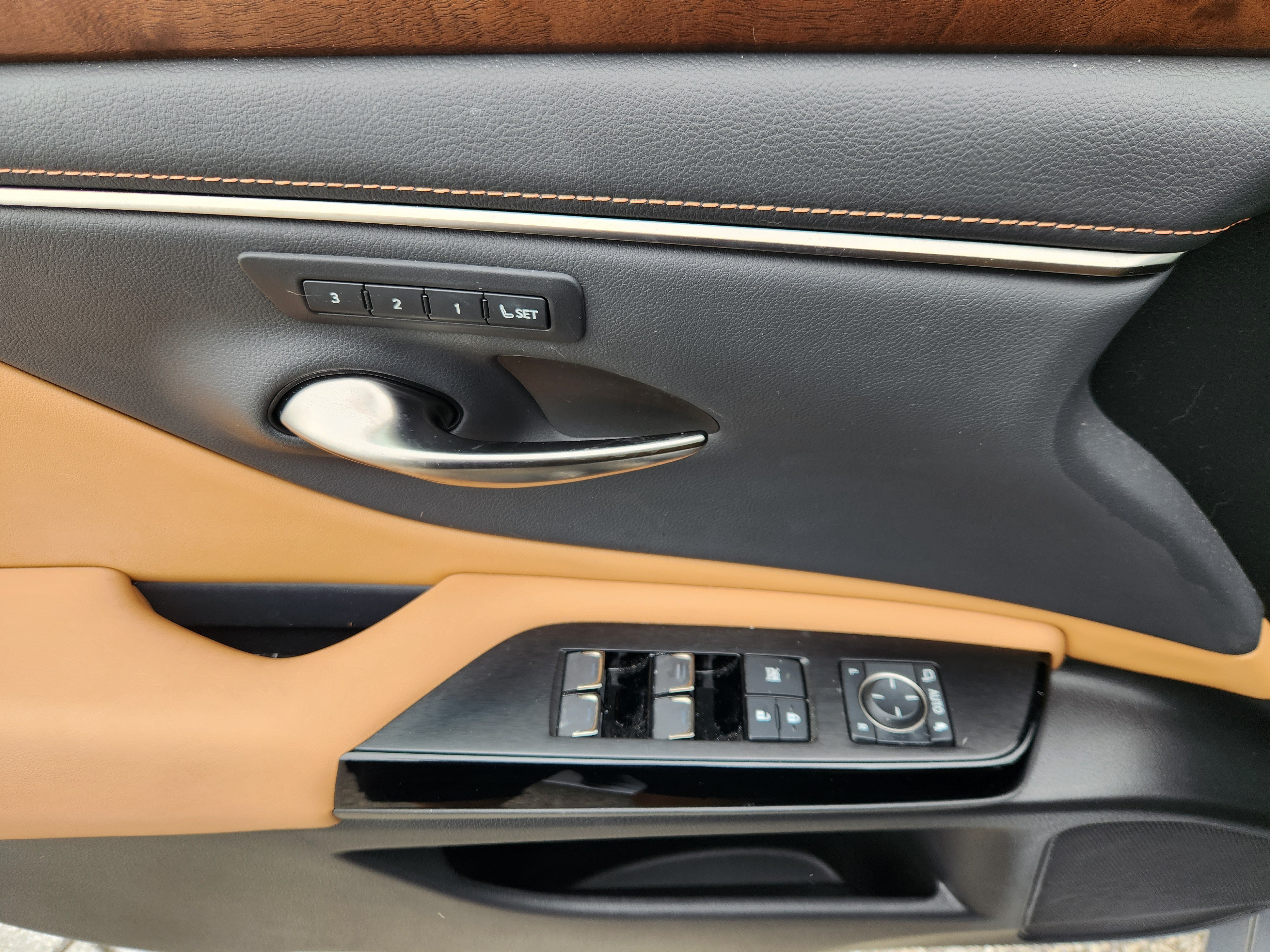 Used 2022 Lexus ES 300h w/ Premium Package FWD image 17