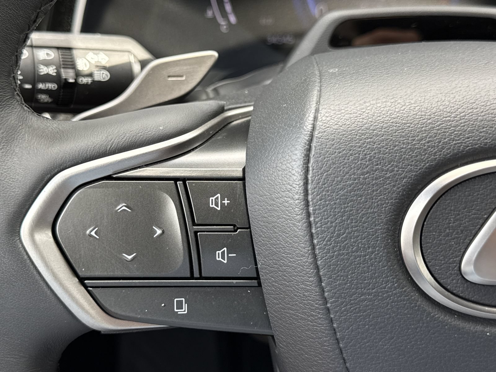 Used 2023 Lexus RX 350 FWD w/ Accessory Package (Z1) image 21