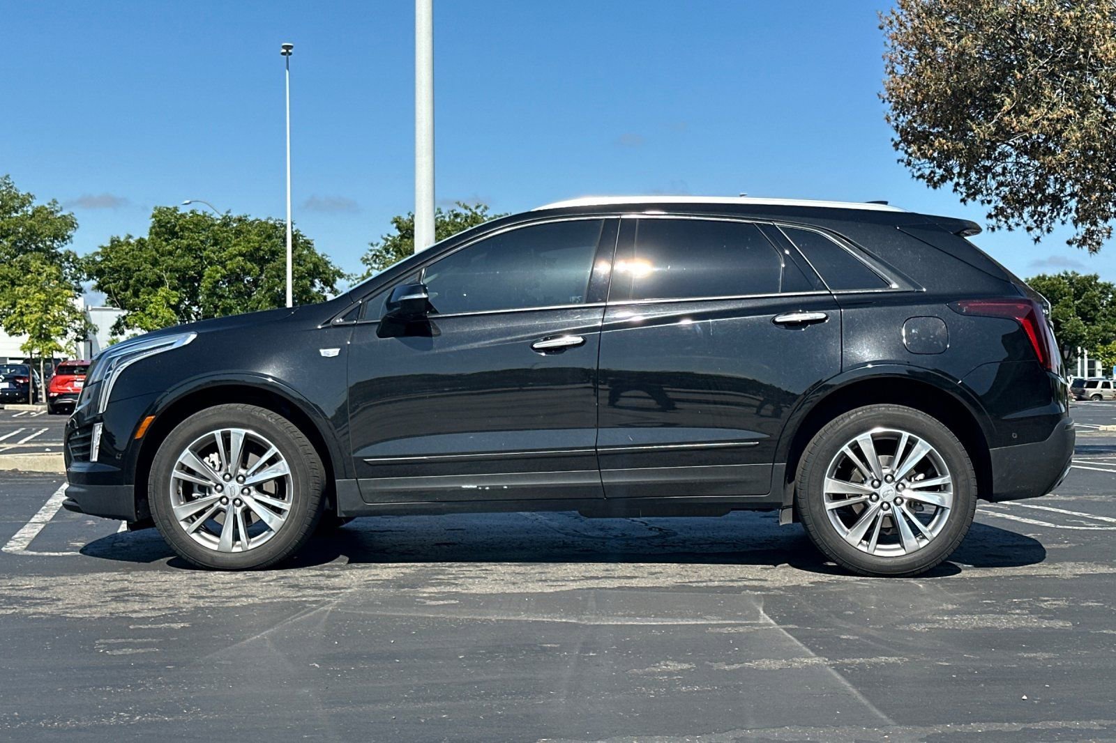 Used 2023 Cadillac XT5 Premium Luxury w/ Technology Package FWD image 8