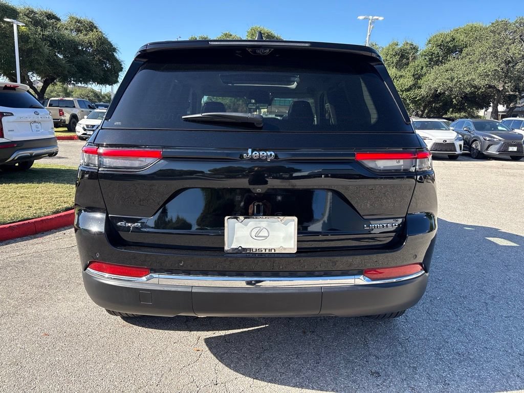 Used 2023 Jeep Grand Cherokee Limited w/ Luxury Tech Group II AWD/4WD image 4