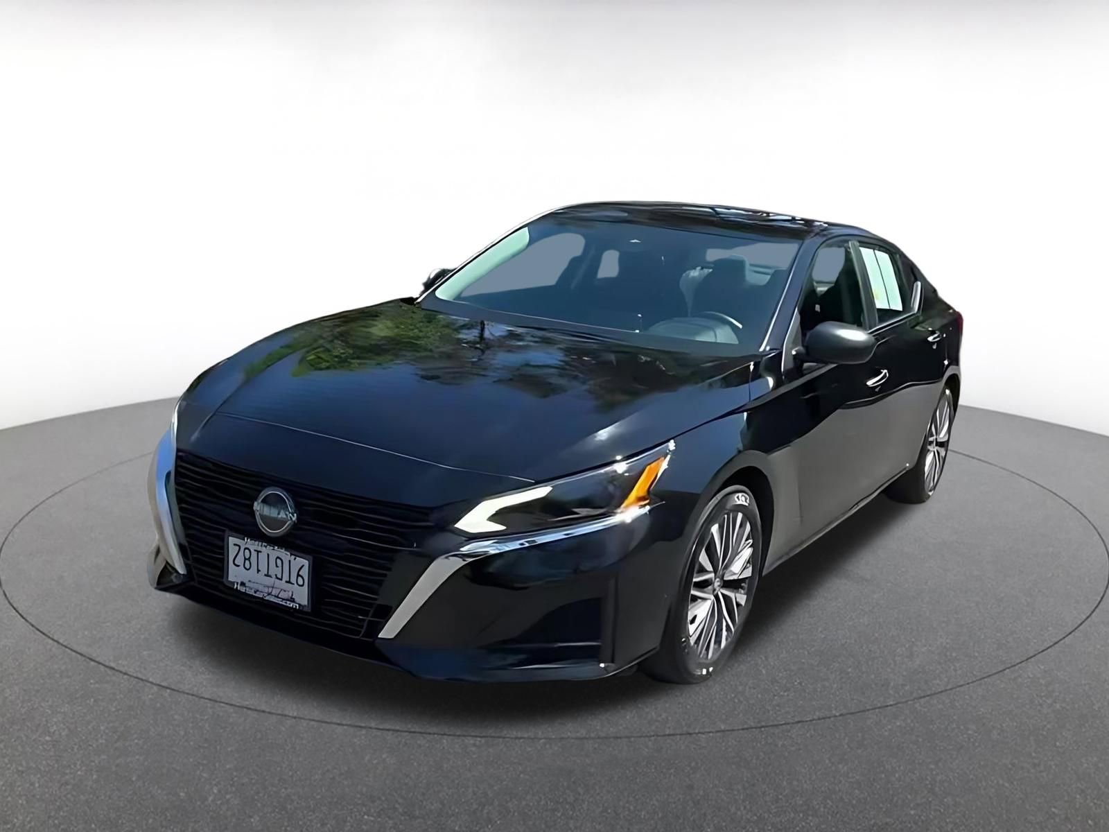 Used 2025 Nissan Altima 2.5 SV FWD image 7