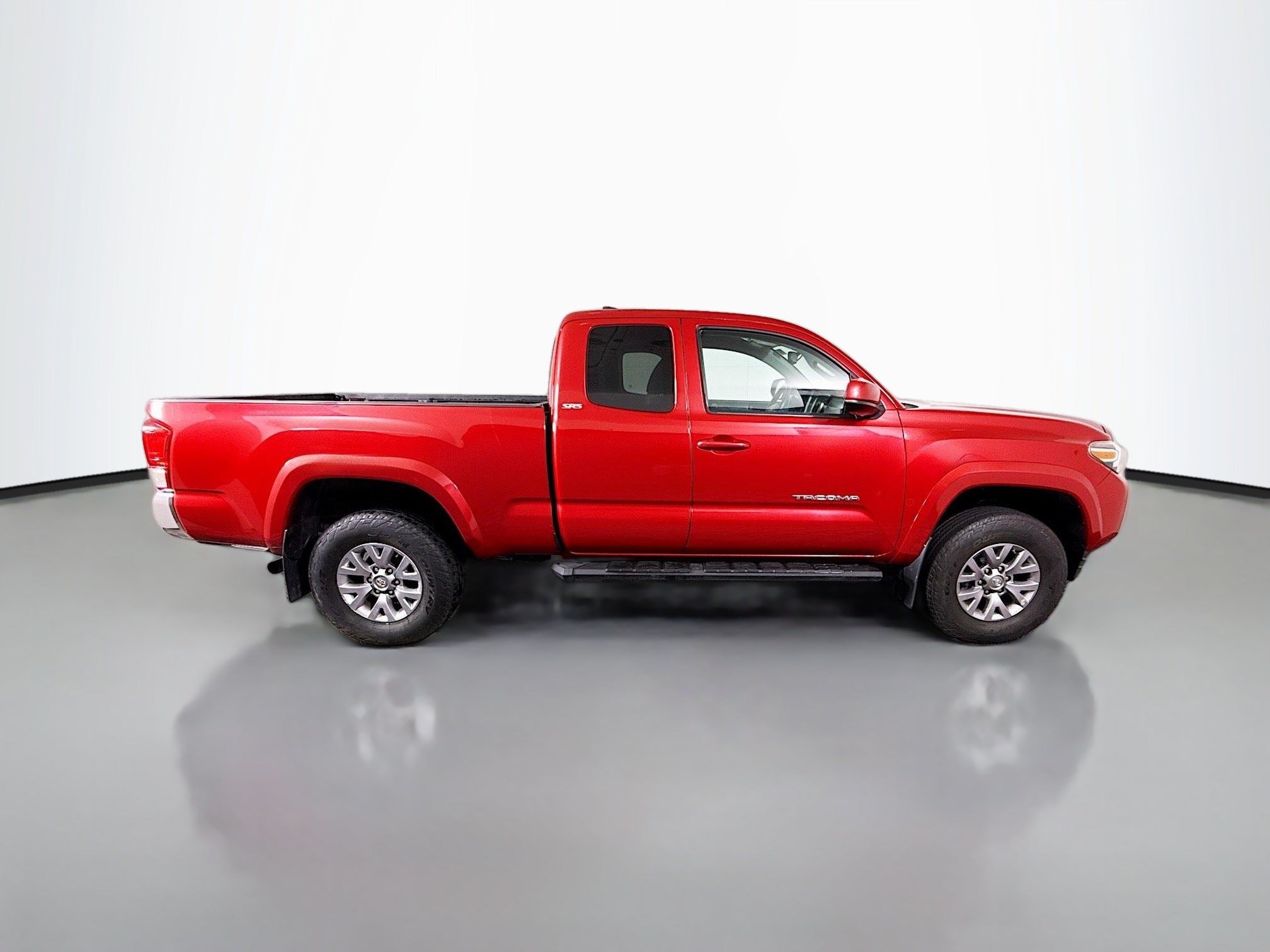 Used 2017 Toyota Tacoma SR5 w/ Tow Package RWD image 11