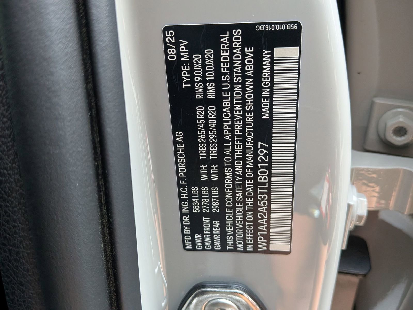 Certified 2026 Porsche Macan Turbo AWD/4WD image 29