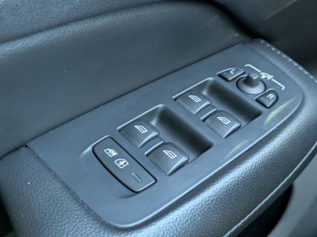 Used 2020 Volvo S60 T6 Momentum image 23