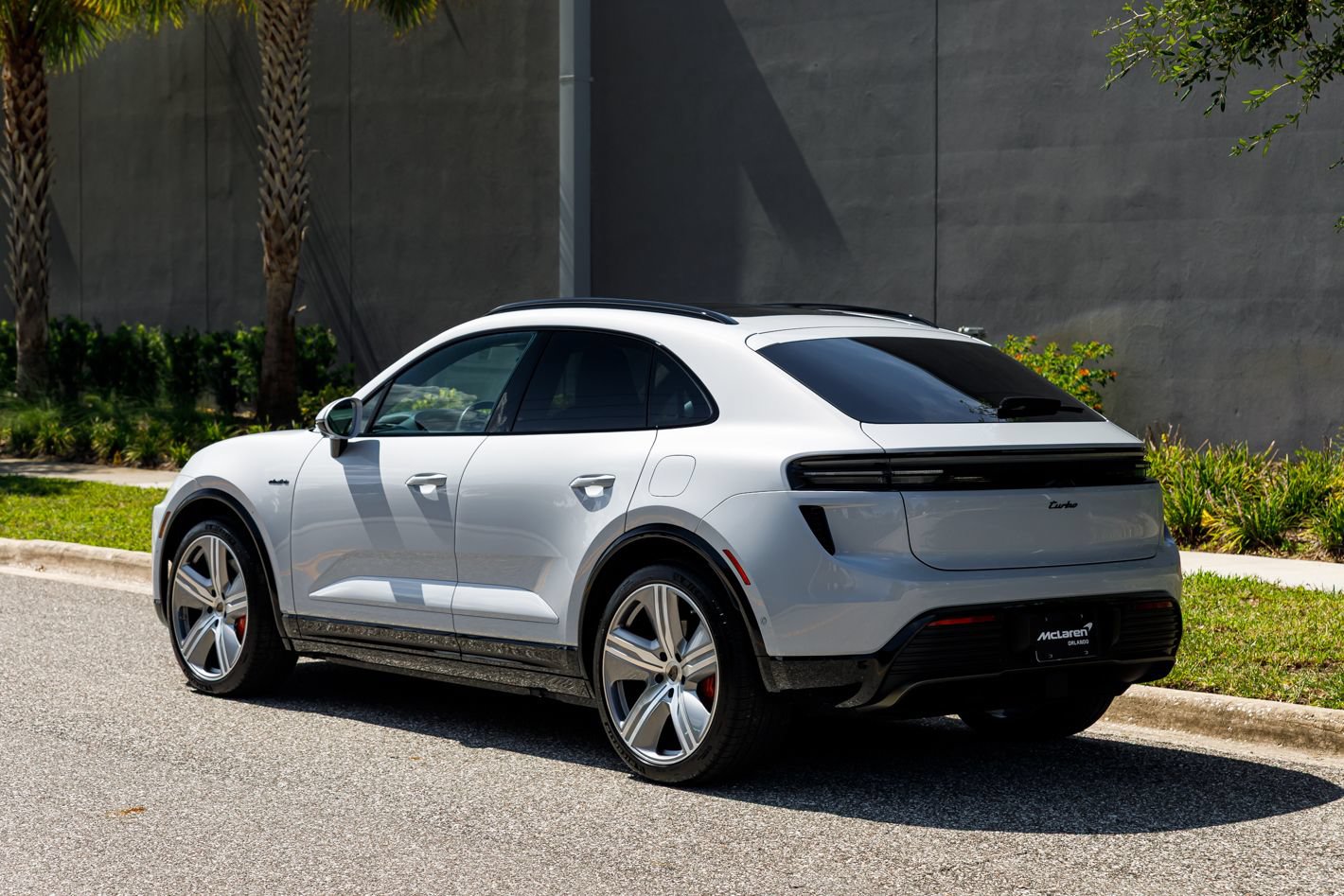 Used 2025 Porsche Macan Turbo Electric AWD/4WD image 20
