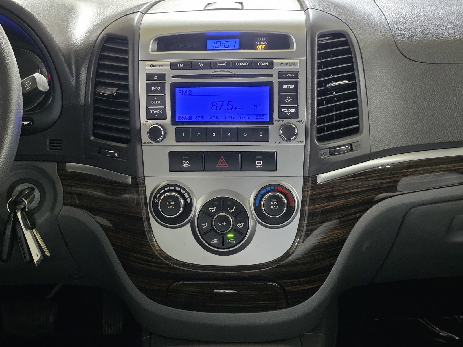 Used 2011 Hyundai Santa Fe GLS image 25