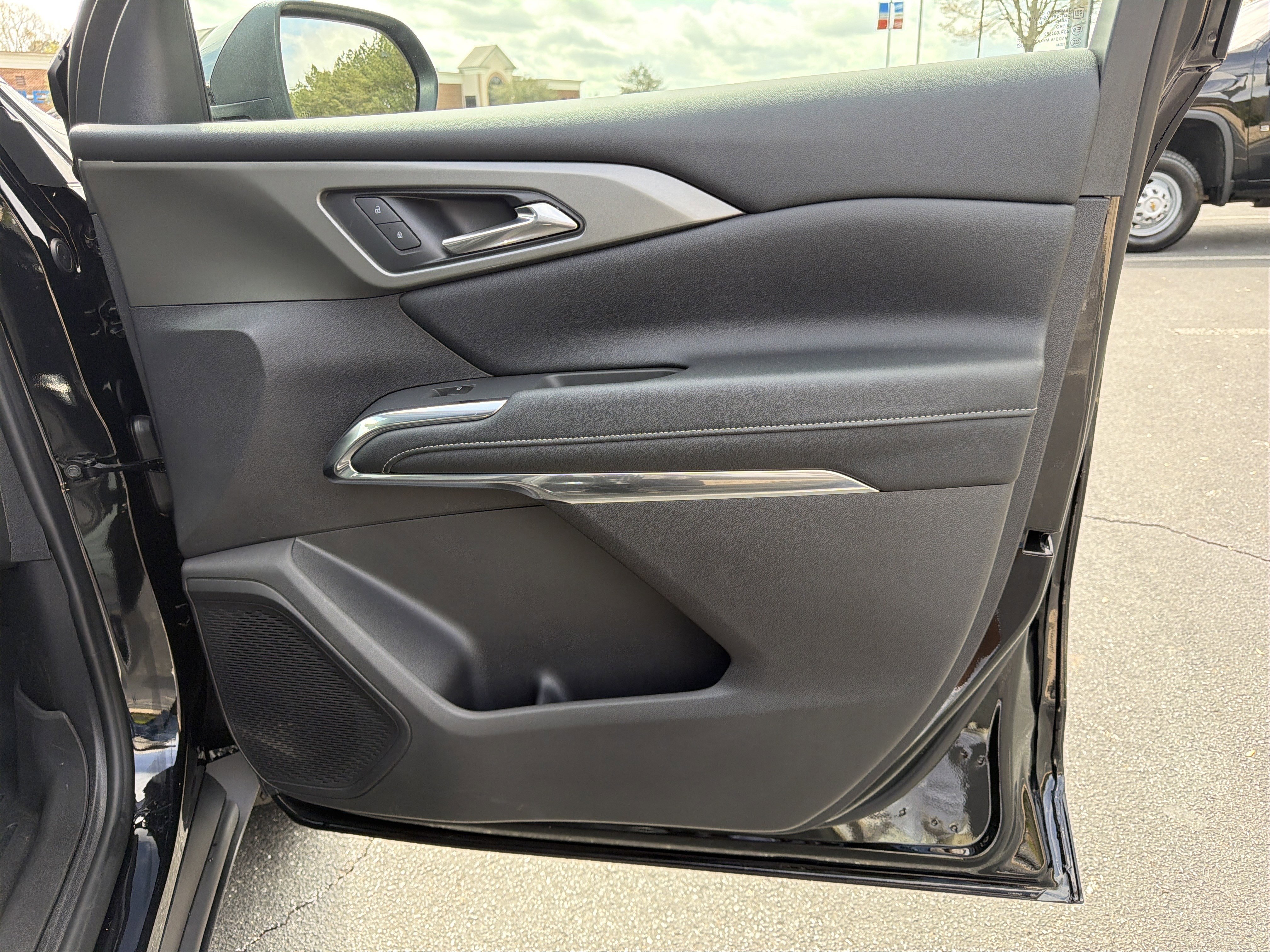 Used 2026 Chevrolet Traverse LT w/ Midnight/Sport Edition image 14