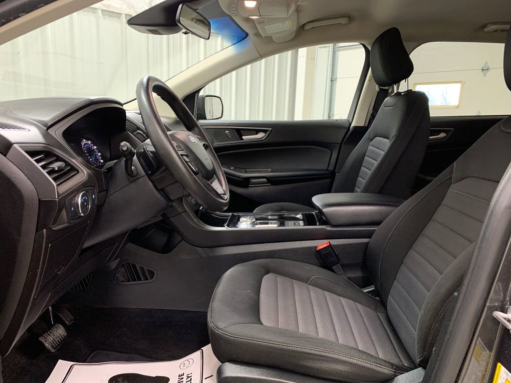 Used 2020 Ford Edge SE image 4