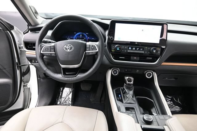 Used 2024 Toyota Grand Highlander AWD image 18